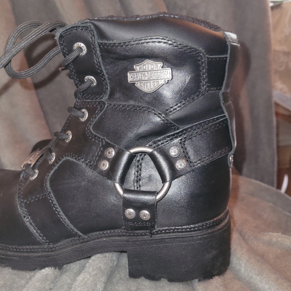 Boots - Picture 4 of 6